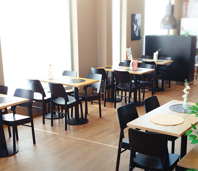 Esteetön sisäänkäynti ja avarat tilat kutsuvat viihtymään